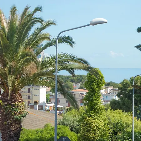 254 - Trilocale Al 1 Piano A Terrazzo Vista Mare, Climatizzato Inclusa Marcelli